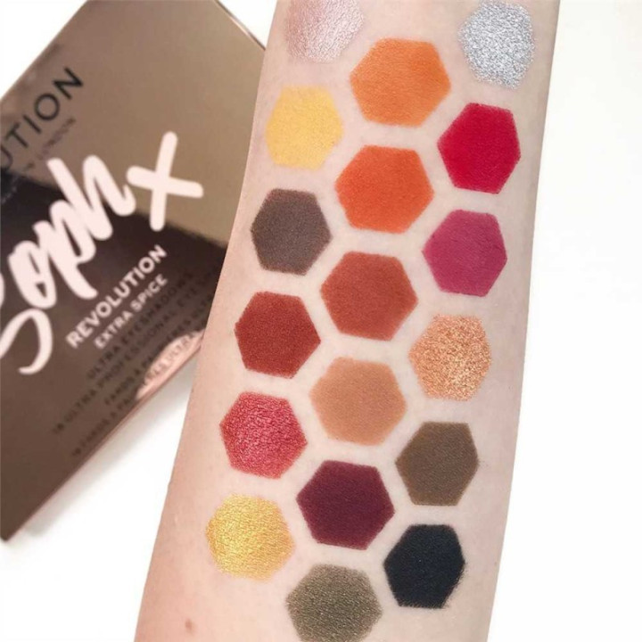 REVOLUTION EYESHADOW PALETTE SOPHIX EXTRA SPICE - Acheter en ligne | Yousarssif Tunisie